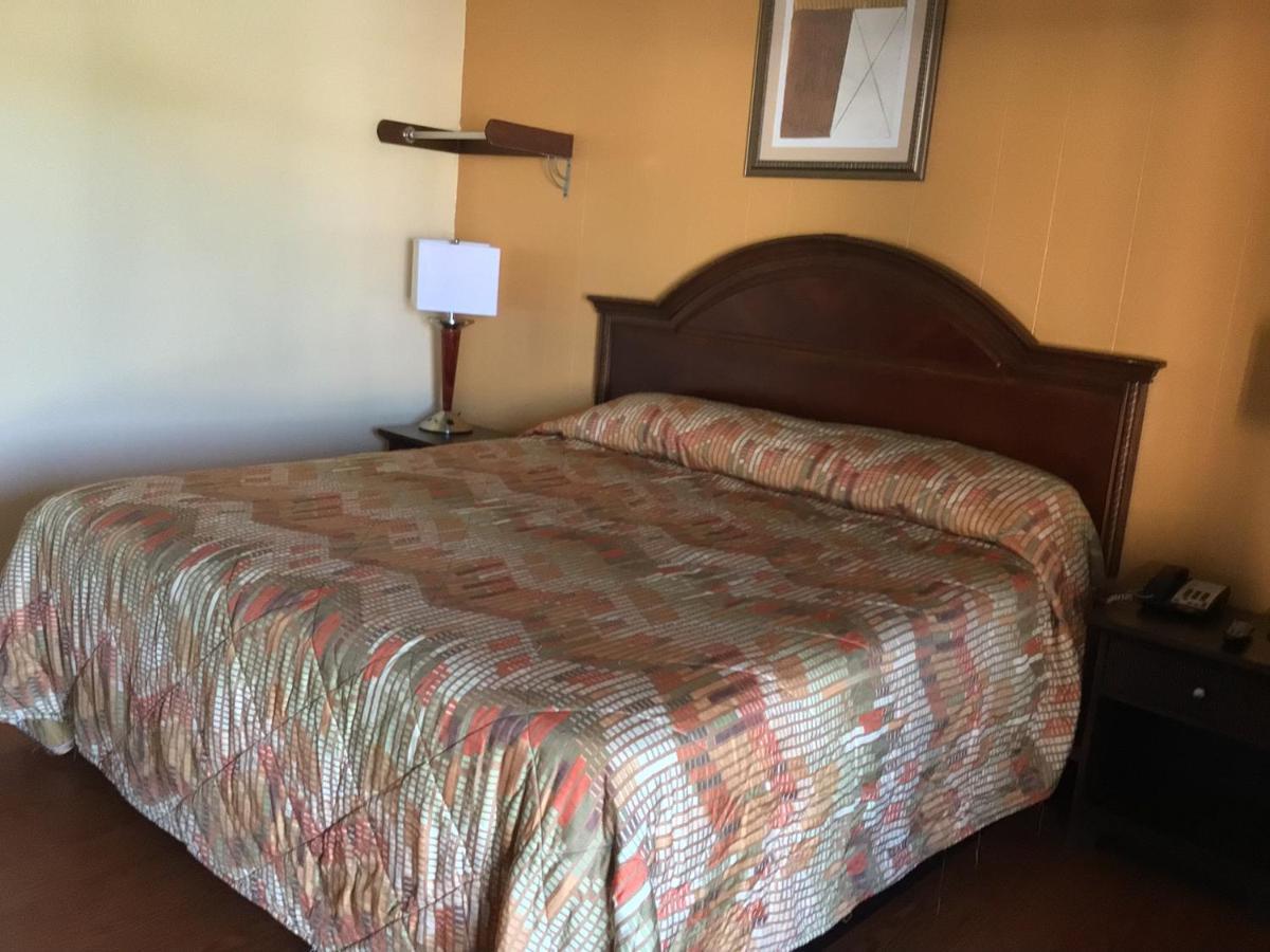 Skyland Inn - Bristol Hilander Park Екстериор снимка
