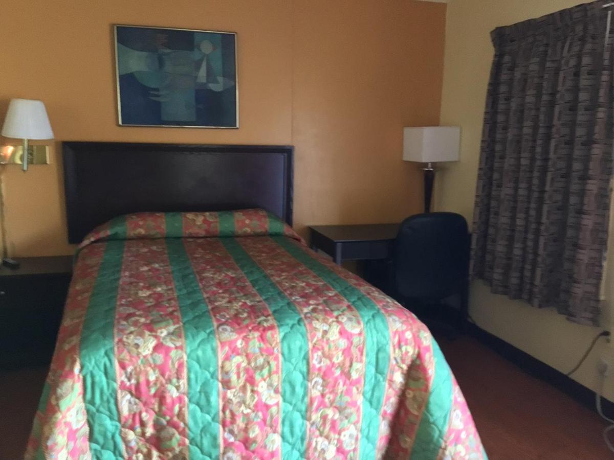 Skyland Inn - Bristol Hilander Park Екстериор снимка