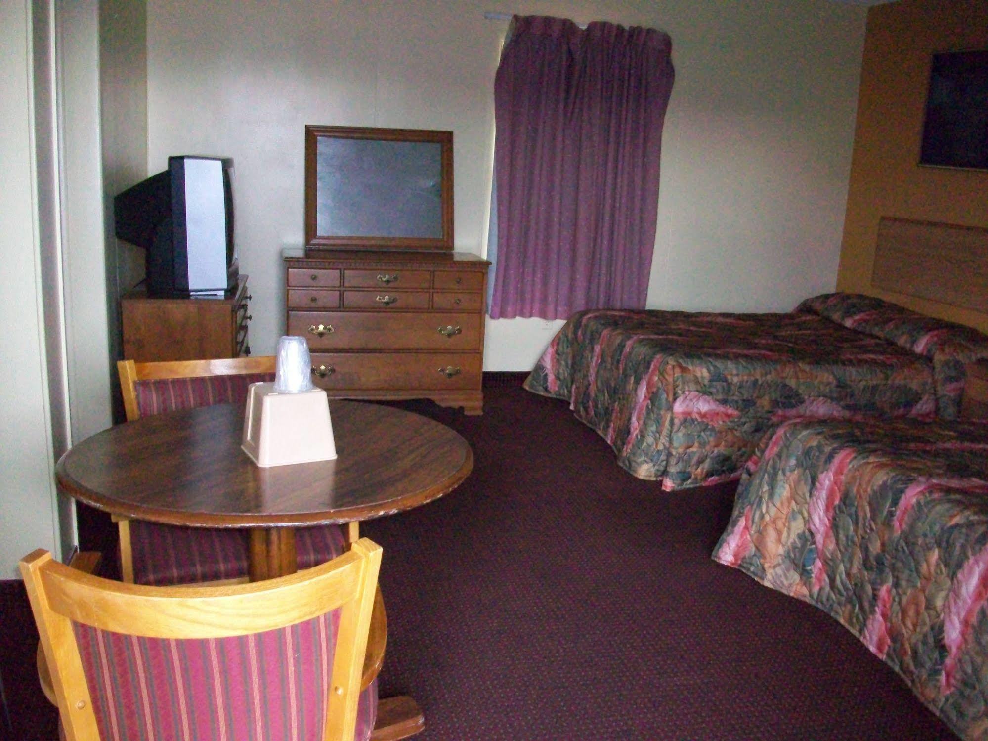 Skyland Inn - Bristol Hilander Park Екстериор снимка