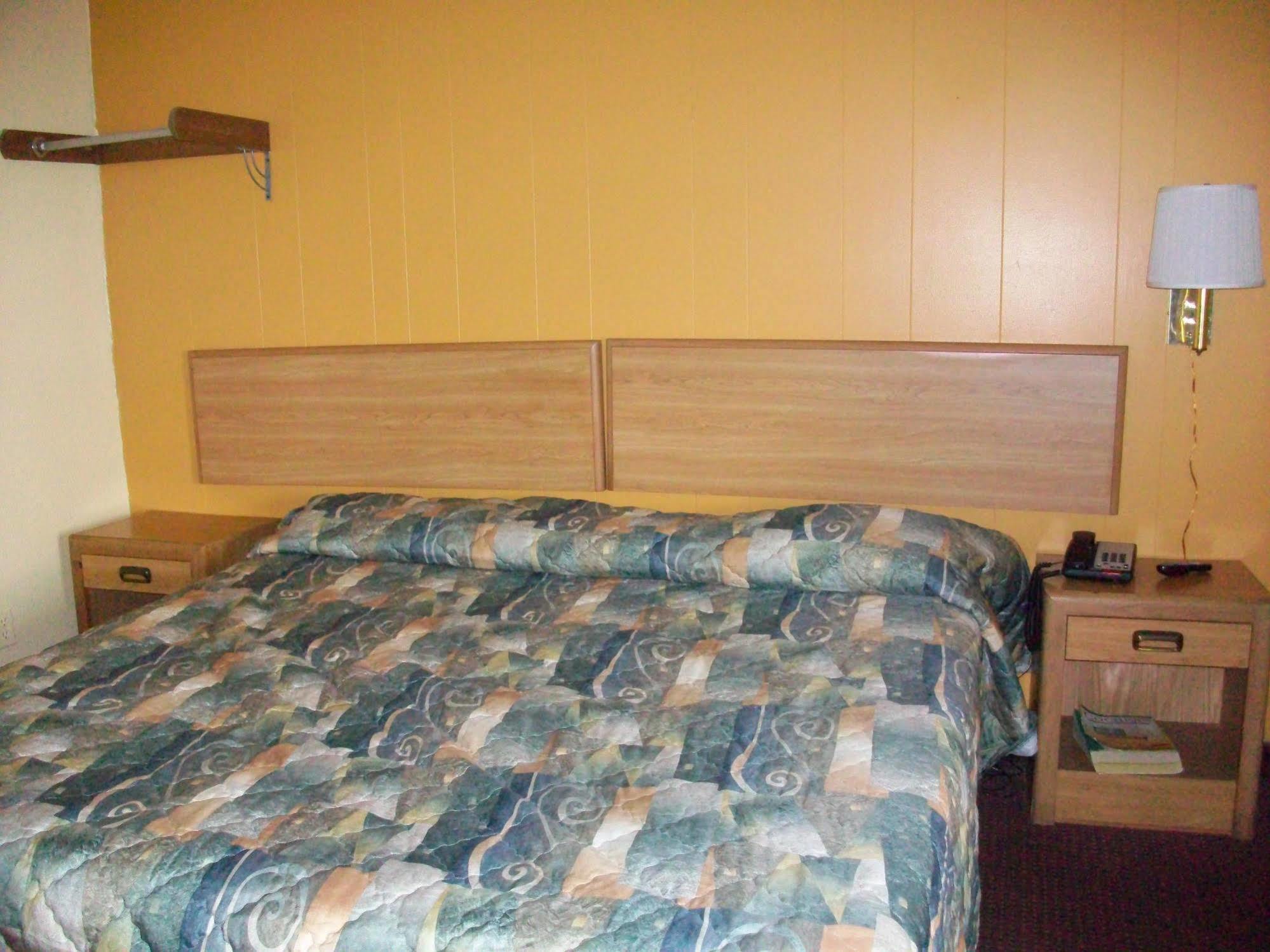 Skyland Inn - Bristol Hilander Park Екстериор снимка